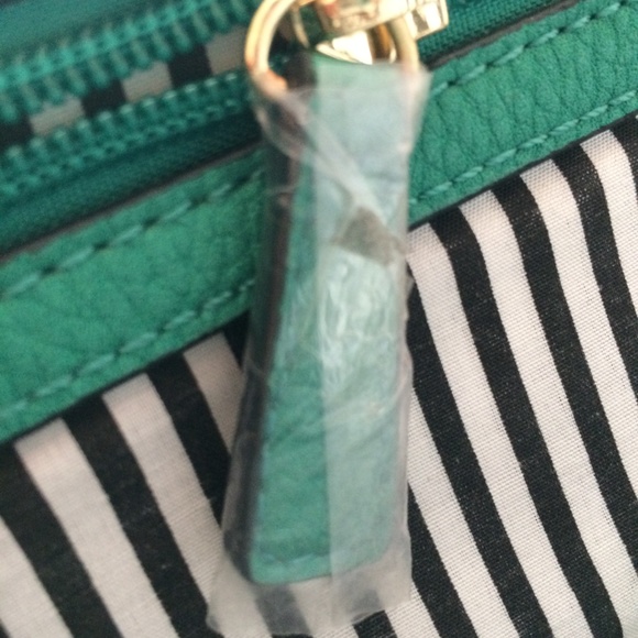 HP 8/13 LILY & IVY Crossbody Purse Kelly Green - Picture 7 of 8